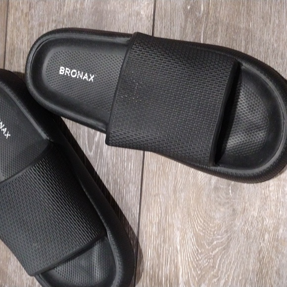 Bronax black slides. NWOT. Size 9.5 - Picture 9 of 10